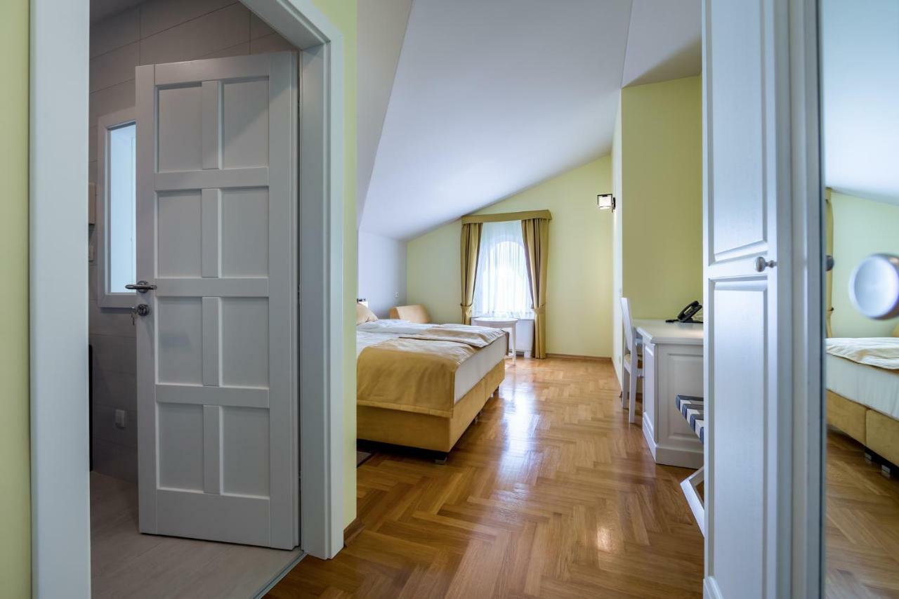 Hotel Domino Opatija Exteriör bild